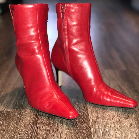 ACCEPTING OFFERS Gianni Bini Square Toe Red Bootie - Picture 2 of 6